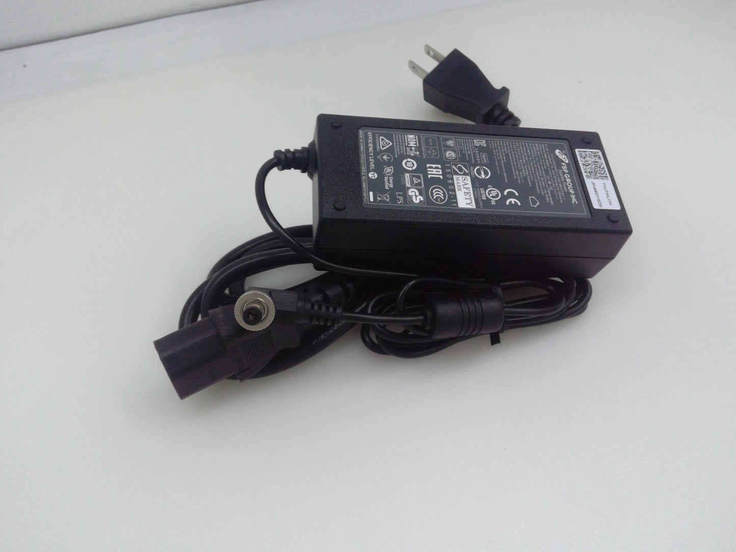 Genuine FSP FSP040-RHAN2 40W AC adapter 12VDC 3.33A with screw lock /cord