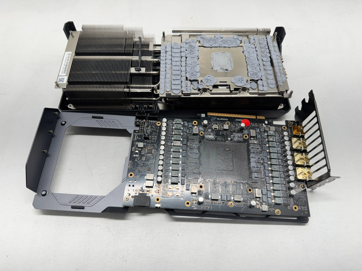 GIGABYTE GeForce RTX 5090 (no core no VRAM) FAN chassis PCB heatsink