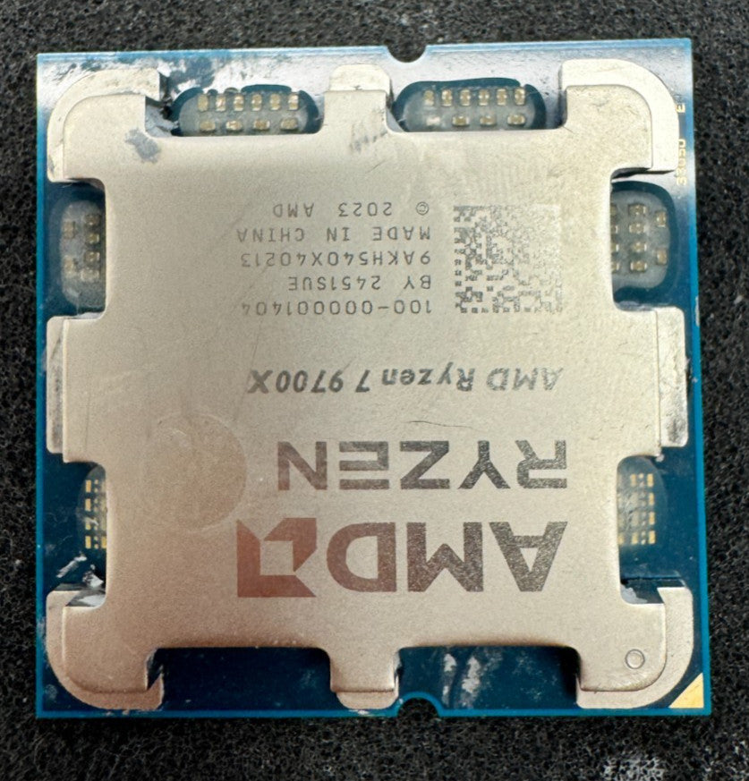 AMD Ryzen 7 9700X Desktop Processor 3.8 GHz, 8-Core, 16-Thread Socket AM5 *READ*