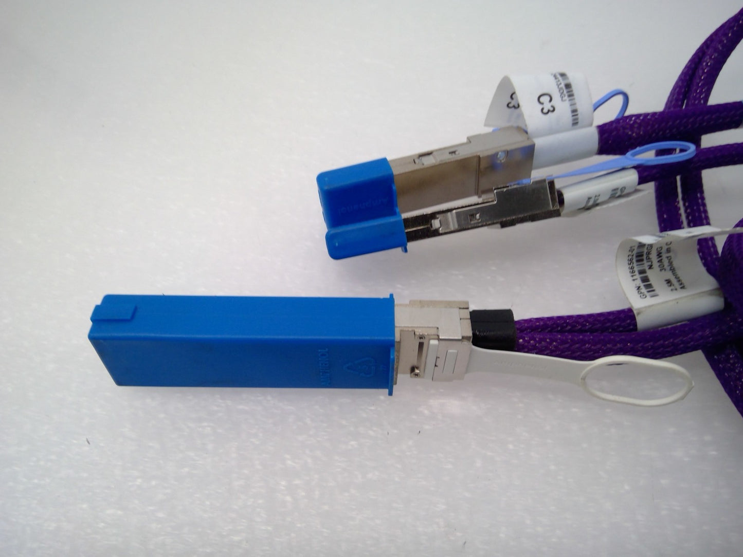 Amphenol 400G OSFP to 2x200G QSFP56 Splitter Cable 2.5m 30AWG NJPRGR-G608 USED