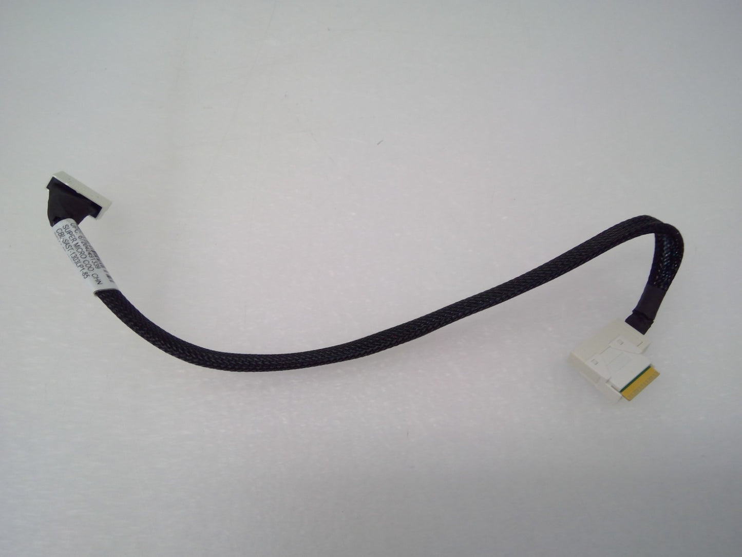 SuperMicro SlimSAS x8 (LP STR to LE_pTab) 36cm 85OHM RoHS CBL-SAST-1303LP1-85