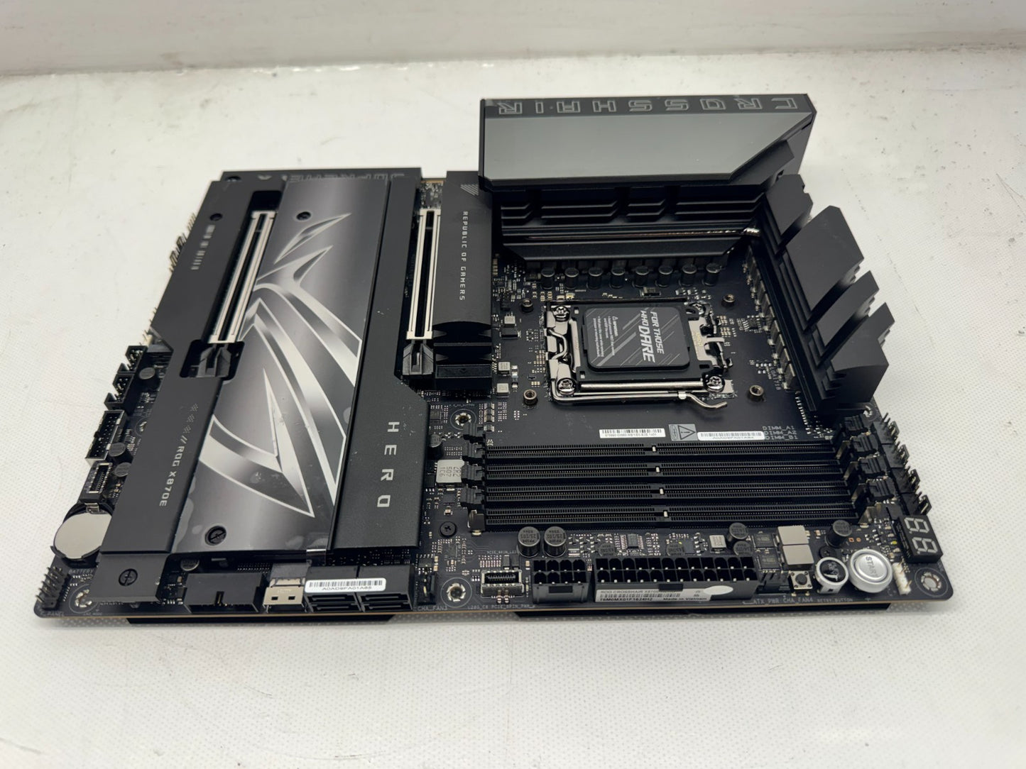 ROG CROSSHAIR X870E HERO Socket AM5 DDR5 PCIE 5.0 x 16 Motherboard