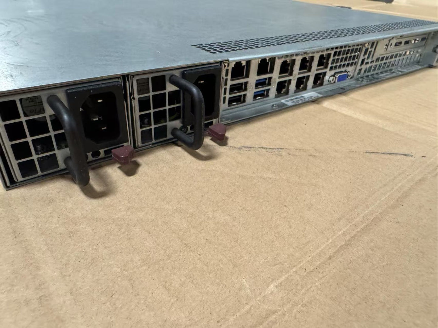 SpuerMicro CSE-815 1U Server 4 BAY 3.5" 2x500W With one heatsink Barbone