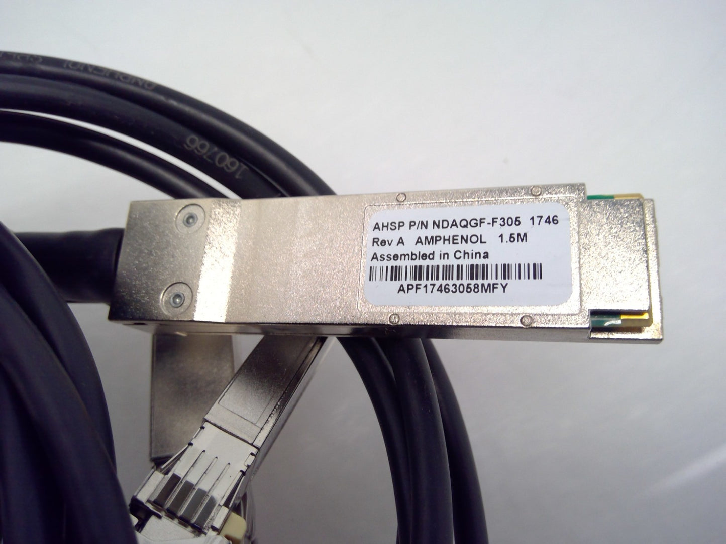 Amphenol 100G QSFP28 to 4x25G SFP28 DAC Splitter Cable 1.5m Black NDAQGF-F305