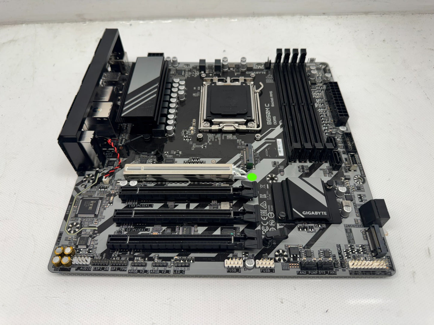 GIGABYTE B850M C AMD AM5 Motherboard mATX PCIe 5.0 x16 slot *READ*