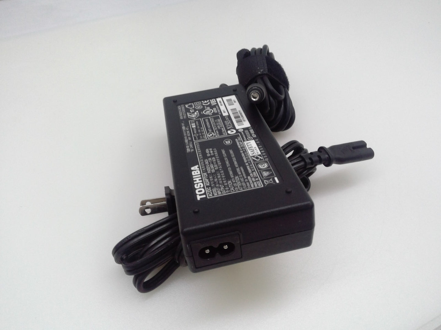 Toshiba PA2521U-3ACA 6.3*3.0mm 15V 6A Power Supply Adapter Charger
