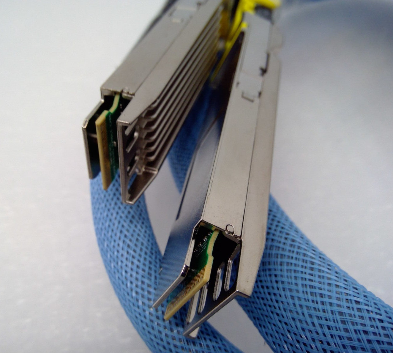 Amphenol 502-HAR-G693-02 2x400G OSFP to 2x400G OSFP DAC 1.73M 30AWG 1130665-02