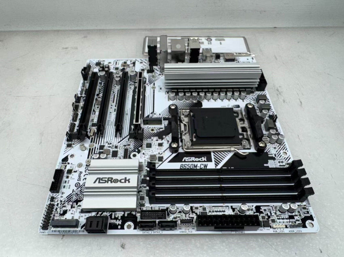 ASRock B650M-CW micro ATX White Motherboard AMD Socket AM5 DDR5 HDMI WIFI