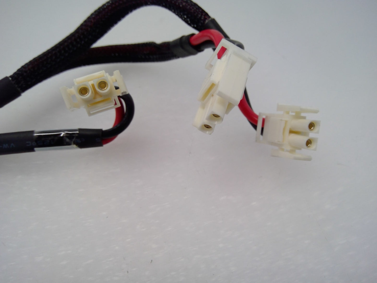 TE Connectivity DC Power Distribution Cable MATE-N-LOK 6-Pin to 3x 2-Pin 1021155