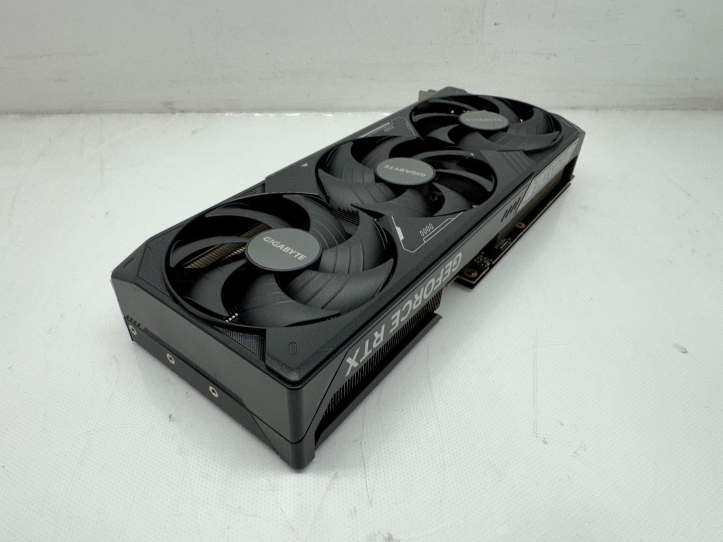 GIGABYTE GeForce RTX 5080 16GB GDDR7 GV-N5080WF3OC-16GD *READ*