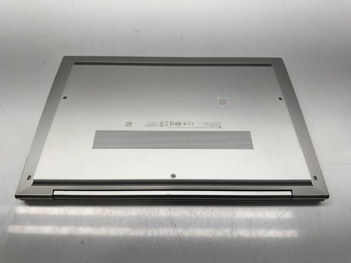 HP EliteBook 840 G8 14"  i7-1165G7@2.8GHz 16G RAM 256GB SSD Windows 11 W/AC