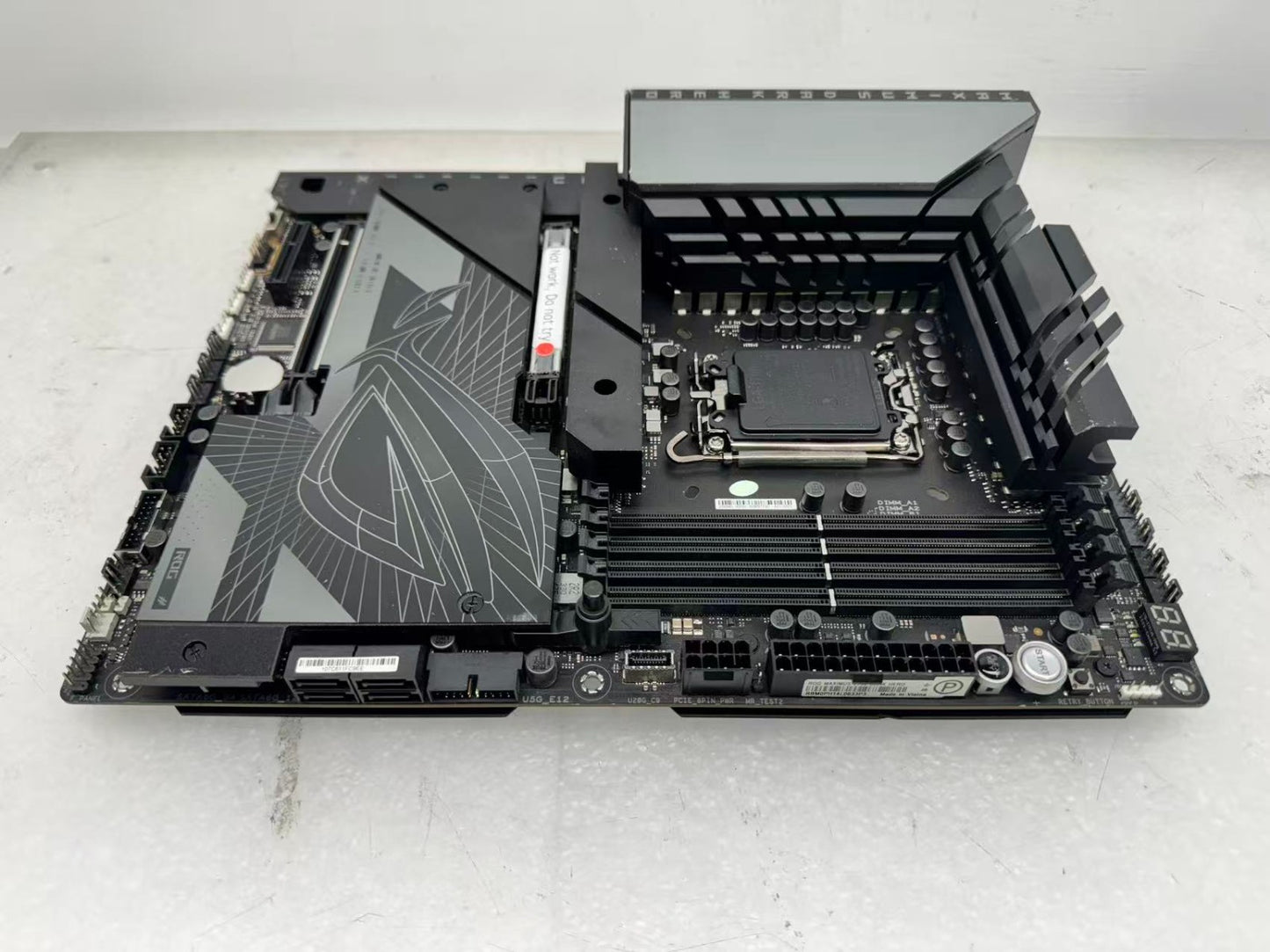 Asus ROG MAXIMUS Z790 Dark HERO Missing WIFI One PCIE slot is not working