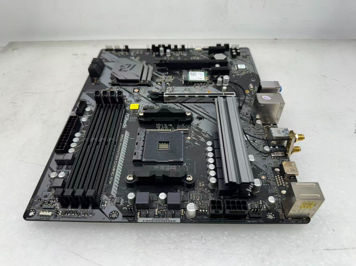 ASRock B550 Phantom GAMING 4/ac Motherboard AMD AM4 DDR4