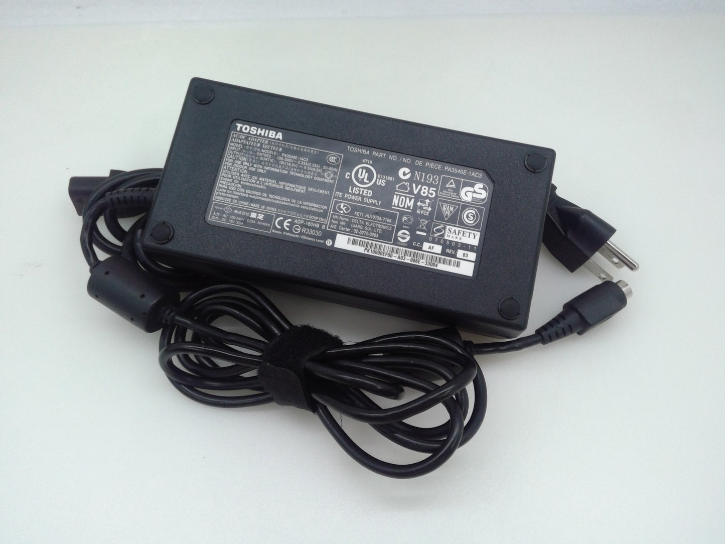 Toshiba  AC Adapter Charger For Qosmio X500-10V X500-128  19V 9.5A PA3546E-1AC3