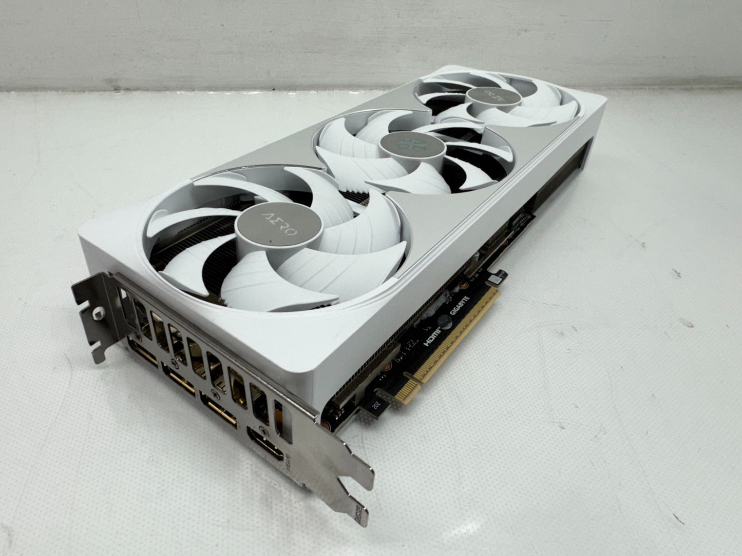 GIGABYTE GeForce RTX 5080 AERO OC 16G GDDR7 GV-N5080AERO OC-16GD