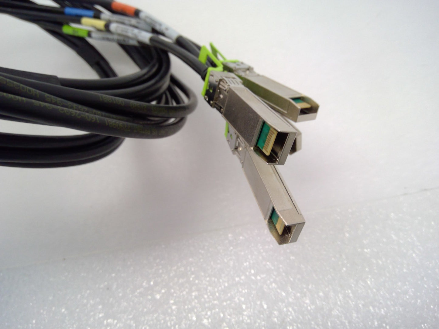 Amphenol 3M 100G QSFP28 to 4x 25G SFP28 Breakout DAC Cable NDAQGT-F306 Passive