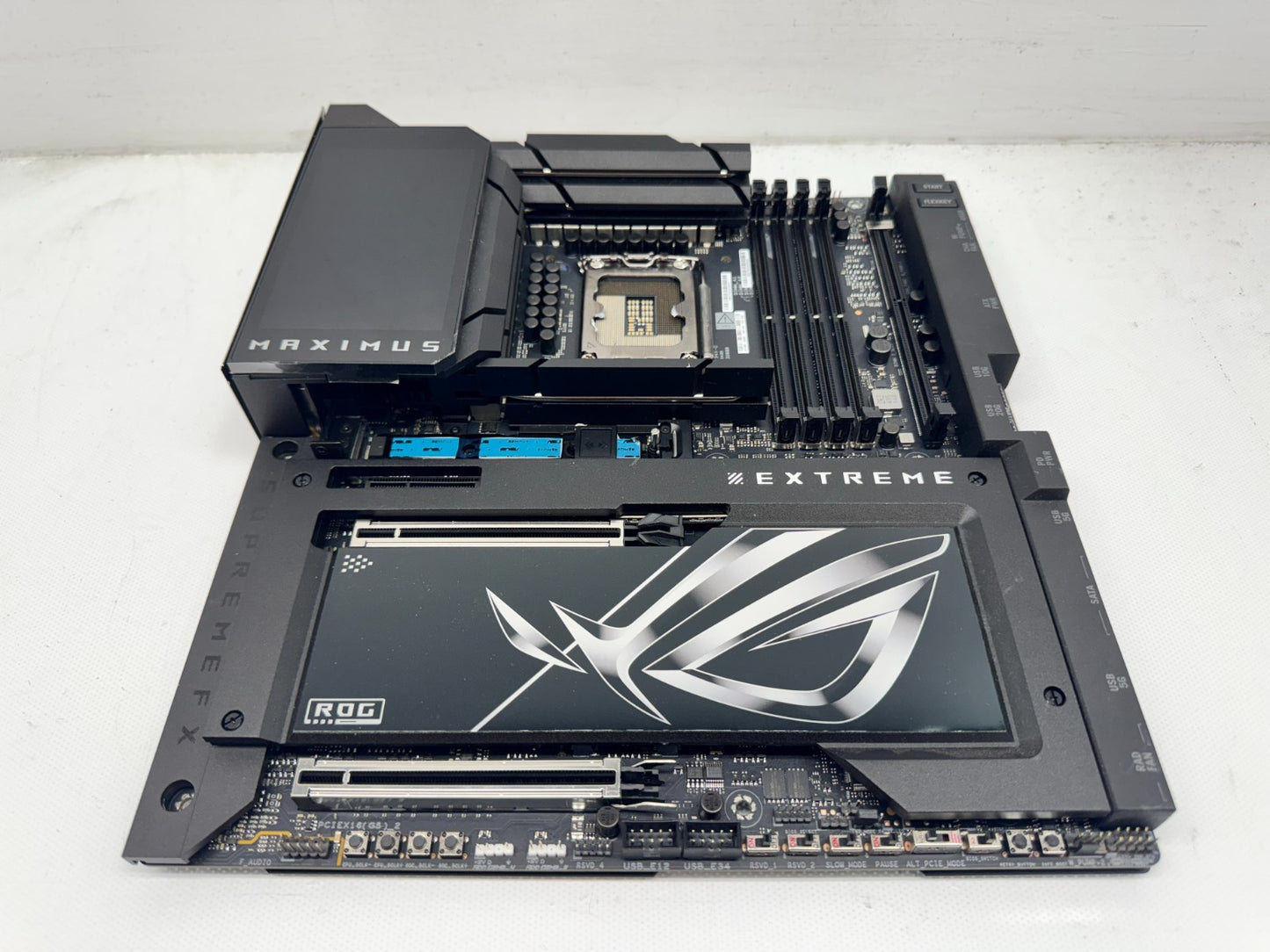 For Parts ROG Maximus Z890 EXTREME motherboard *Not working*