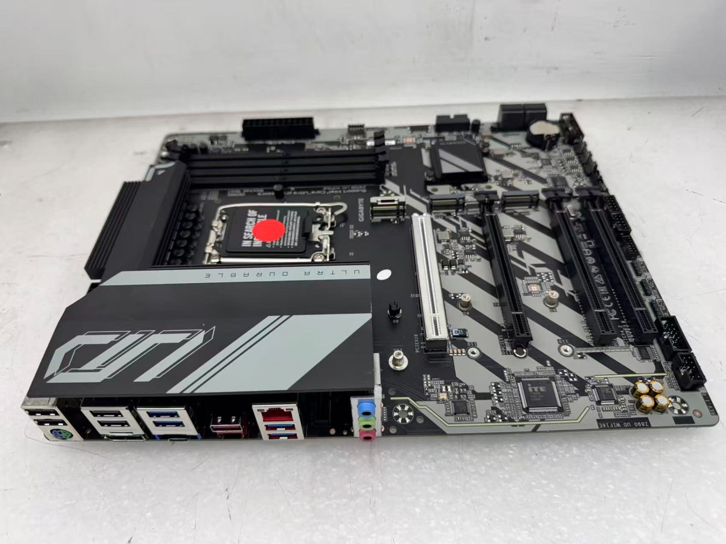 *For Parts* GIGABYTE Z890 UD WIFI6E Intel LGA 1851 ATX motherboard *Not Working*