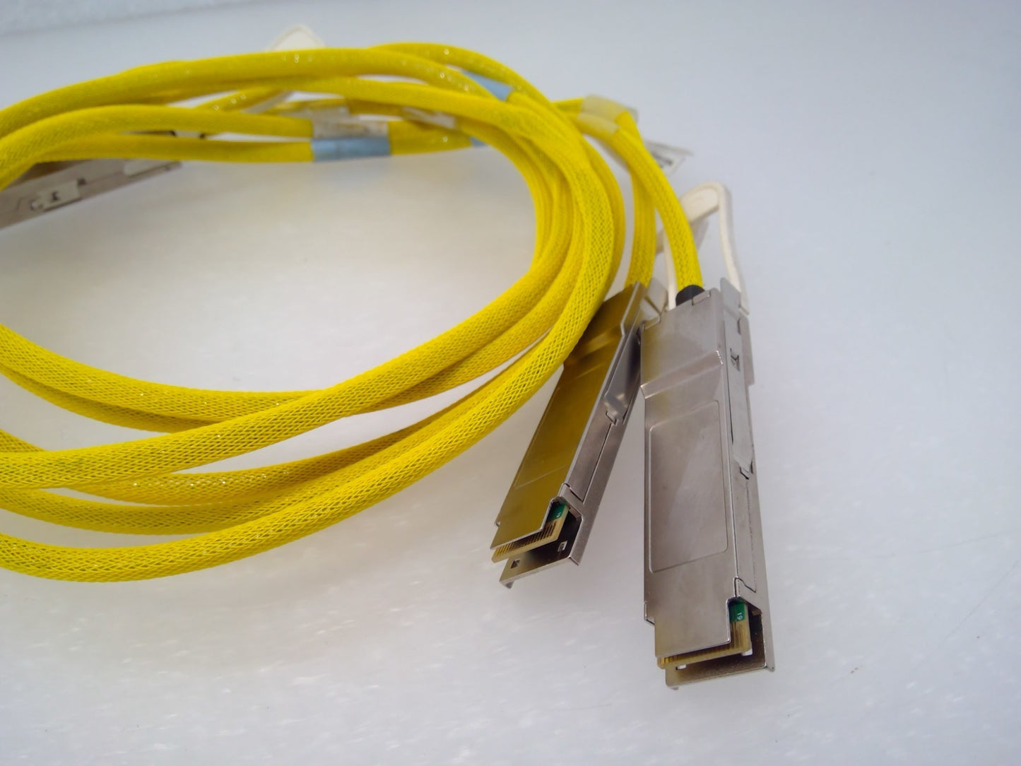 TE Connectivity 800G OSFP  to 2x 400G QSFP112 Breakout DAC Cable 2M 1048416-01