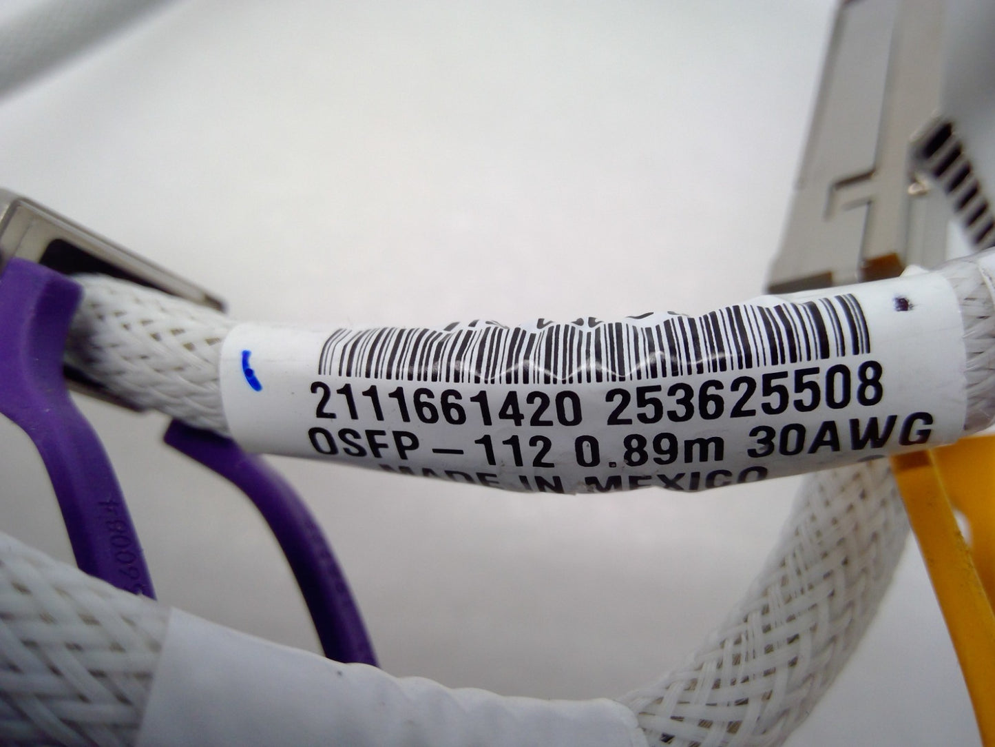 Molex 2111661420 OSFP 112G 800GbE DAC Cable 0.89M 30AWG Yellow/Purple Pull-Tab