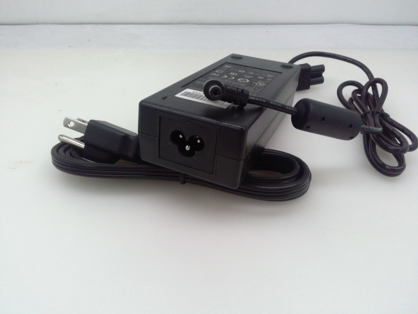 GenuineEDAC EM110113M-1900 19V 6.31A AC Adapter Charger w/Power Cord 5.5*2.5mm