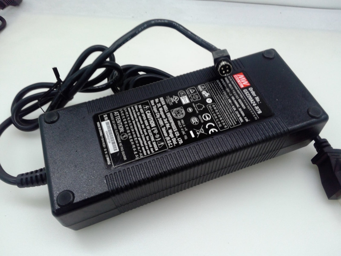 Mean Well GS220A24 GS220A24-R7B 24V ~ 9.2A  221W AC/DC Switching Adapter 4-Pin