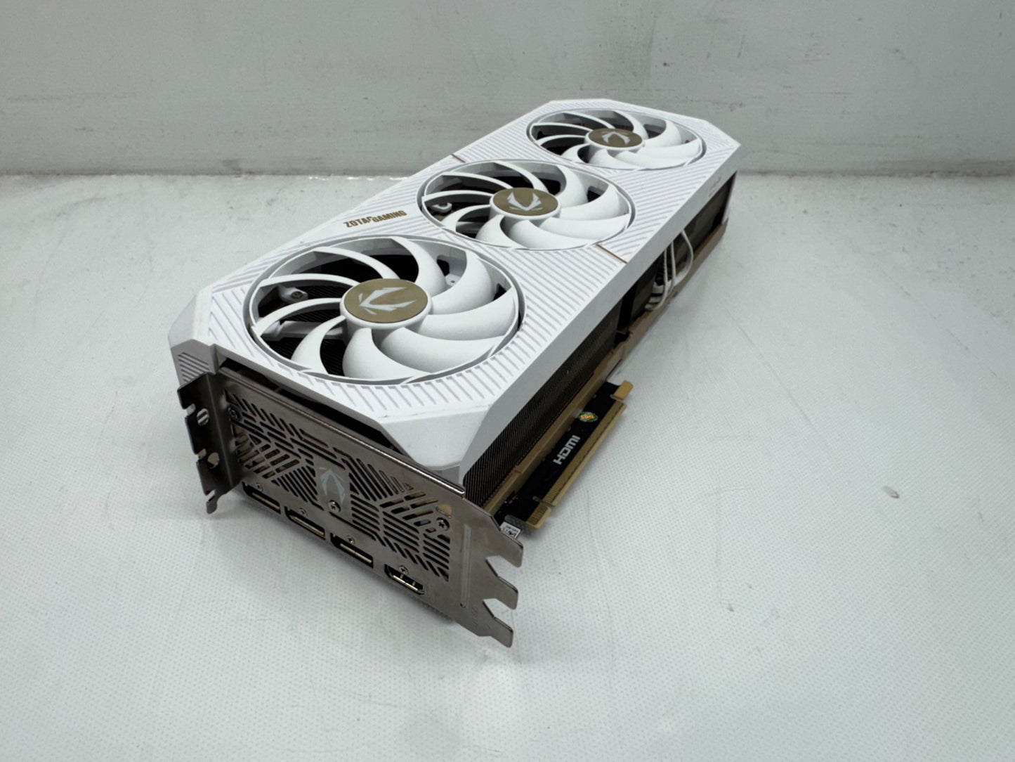 ZOTAC Gaming GeForce RTX 5090 SOLID White 32GB GDDR7 GPU ZT-B50900Q-10P