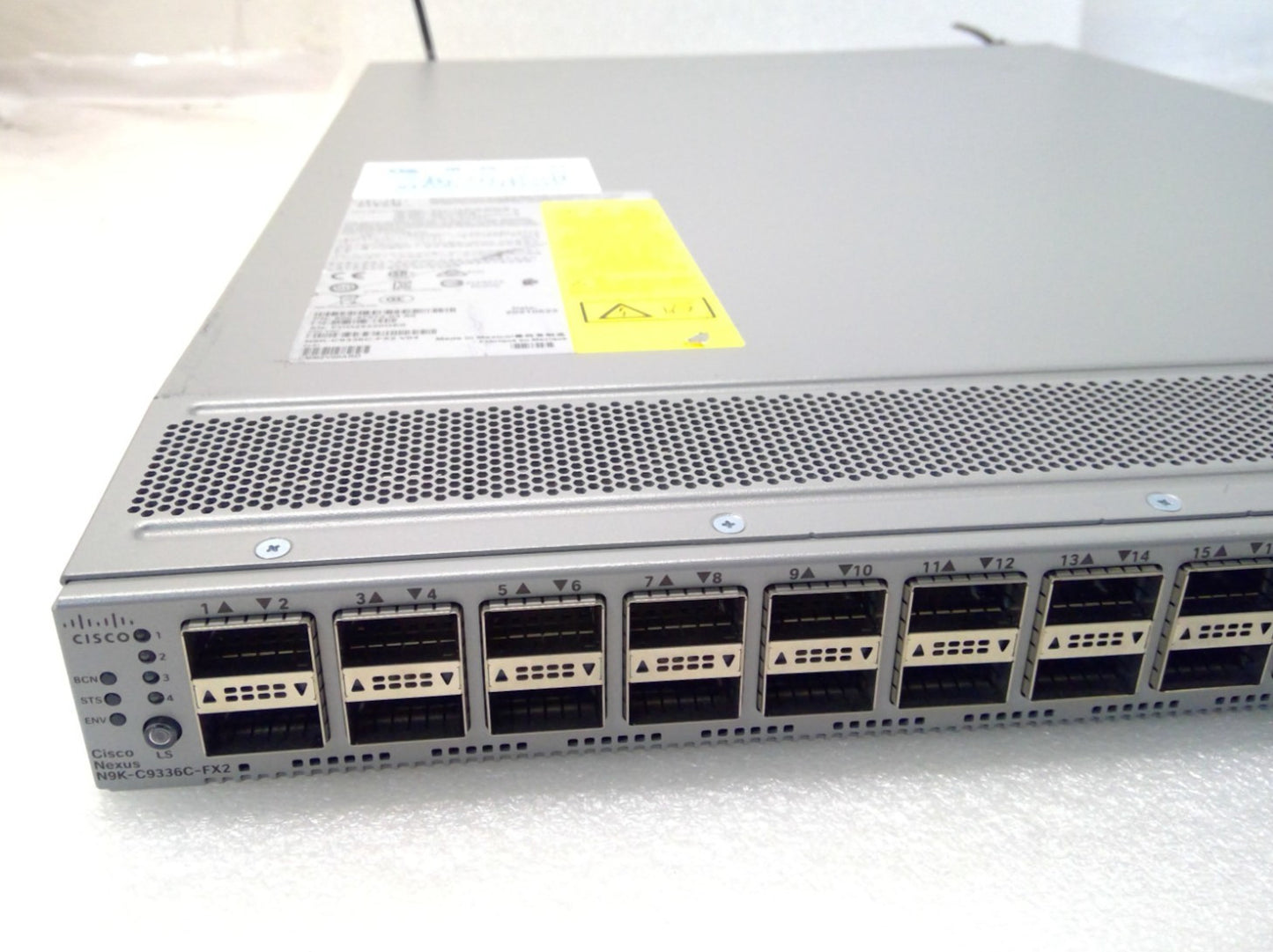Cisco N9K-C9336C-FX2 Nexus 9300-FX 36-Port 40/100G QSFP28 Switch