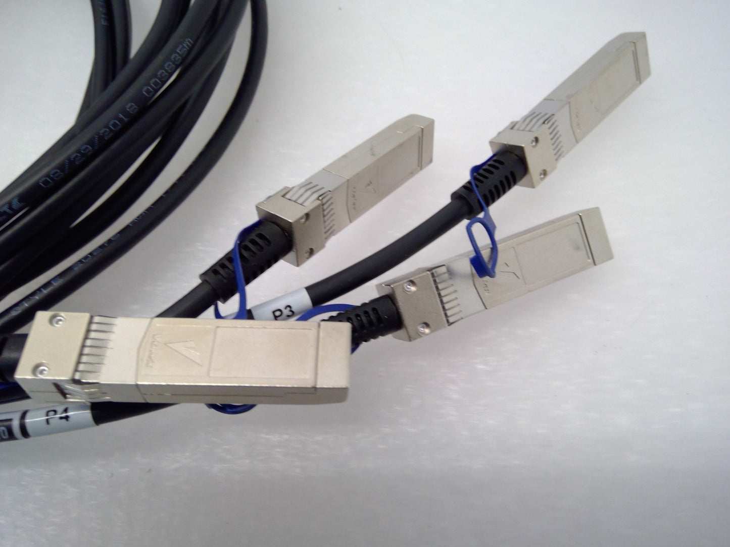 Volex 2.5m 100G QSFP28 TO 4X25G SFP28 DAC Bteakout Cable 7360012