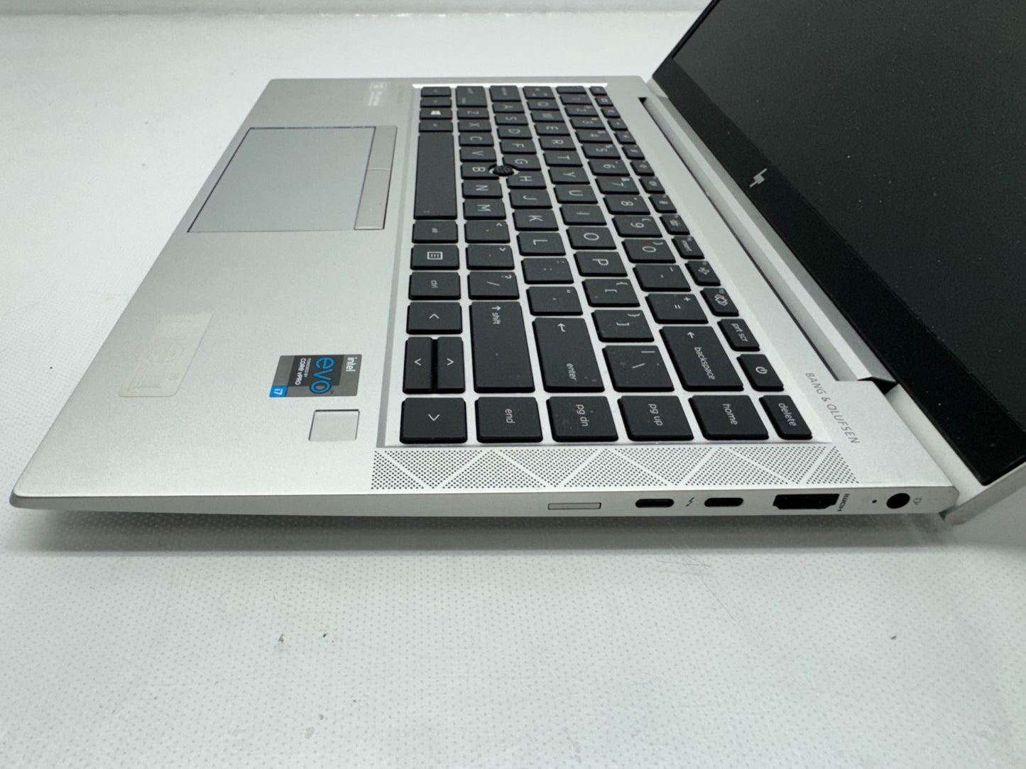 HP EliteBook 840 G8 14"  i7-1165G7@2.8GHz 16G RAM 256GB SSD Windows 11 W/AC