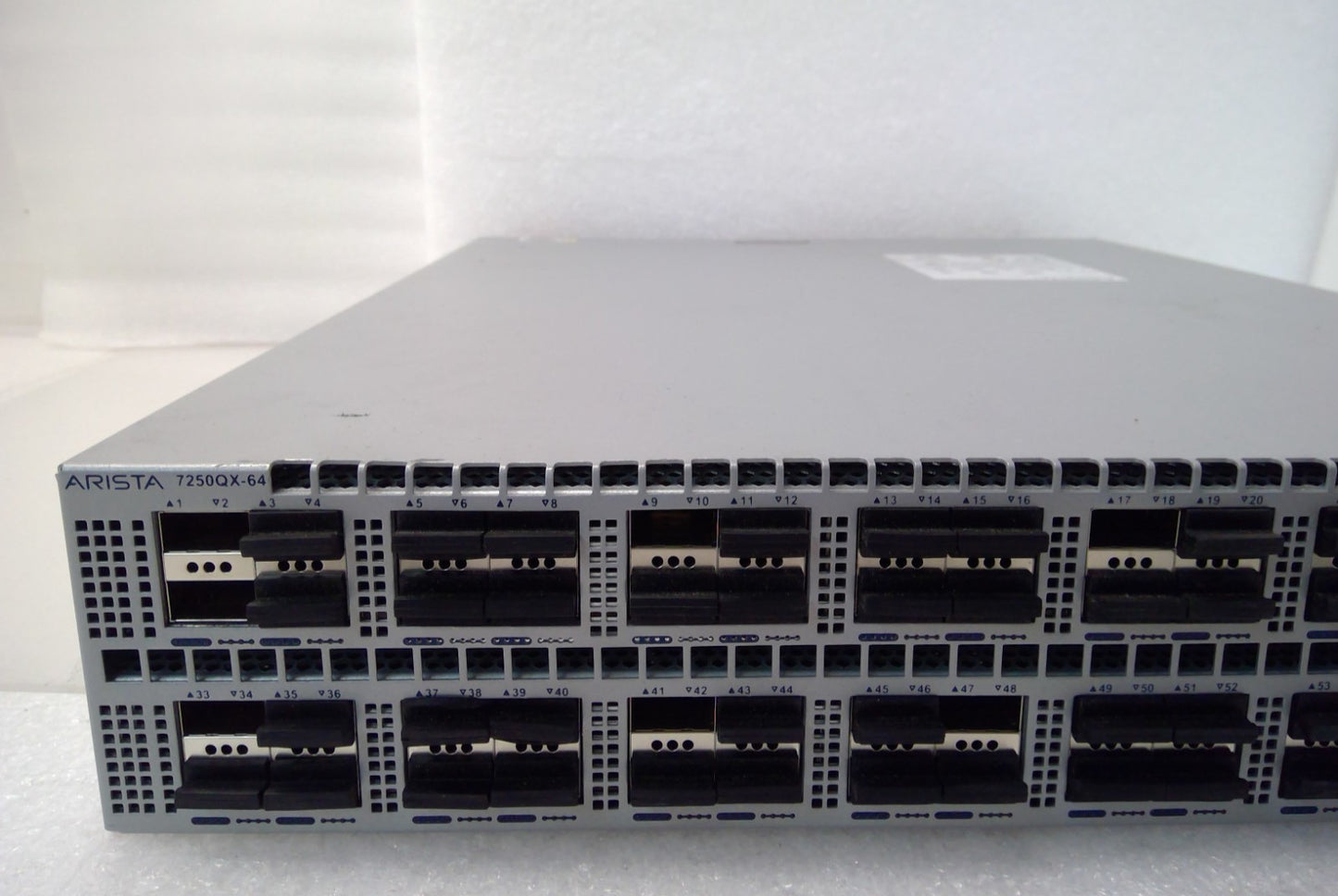Arista DCS-7250QX-64-F 64P 40GbE QSFP+ RA Switch DCS-7250QX-64 2X PSU 4X FAN