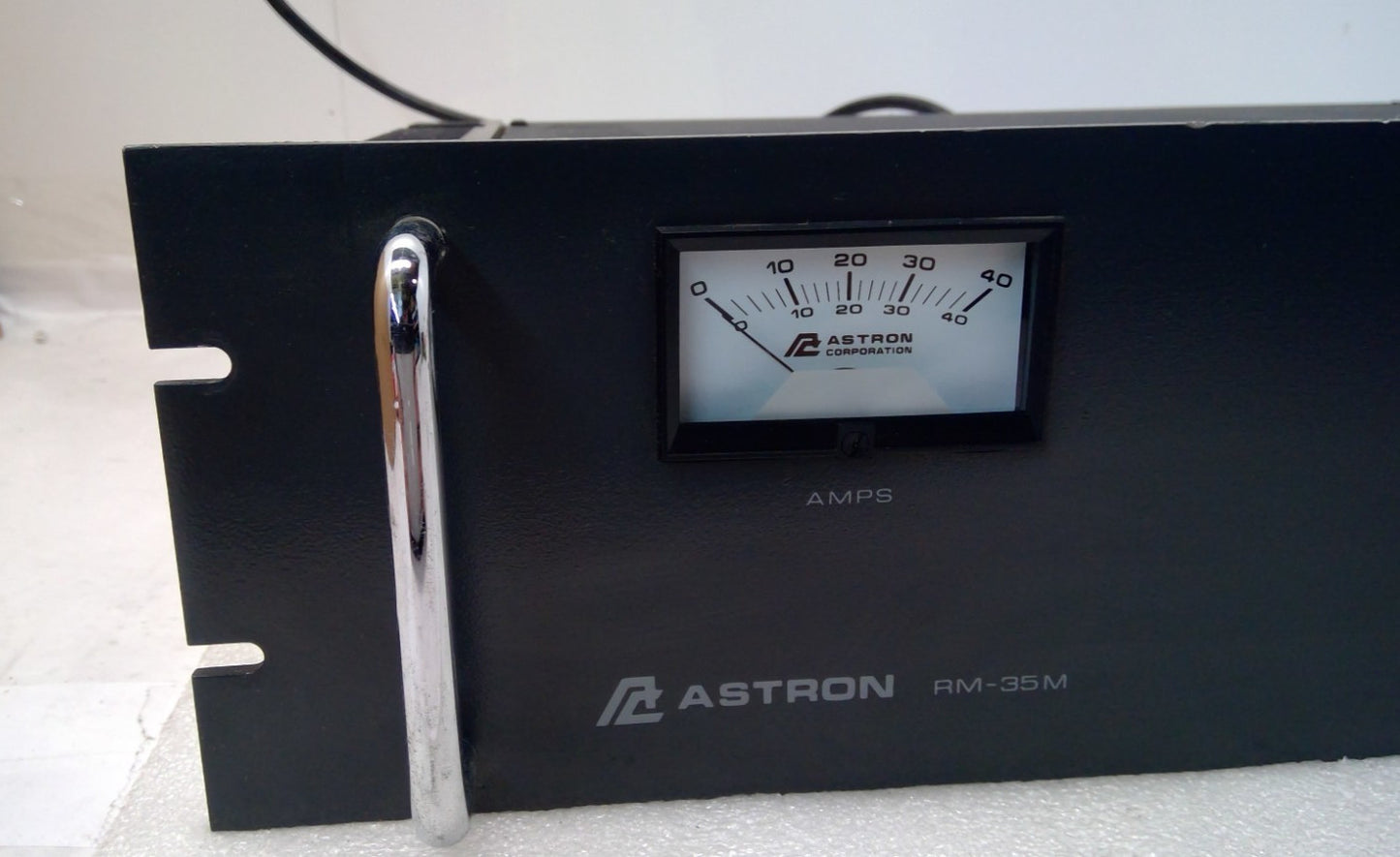 ASTRON RM-35M 13.8 VDC Heavy-duty, rack-mounted linear DC power supply