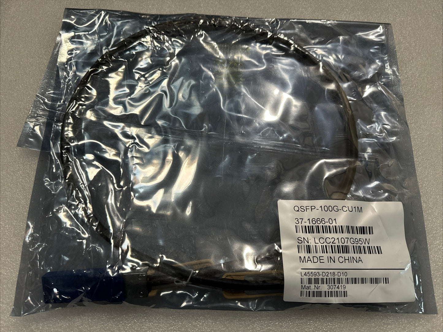 Cisco QSFP-100G-CU1M V01 Passive Copper 1M Cable 37-1666-01