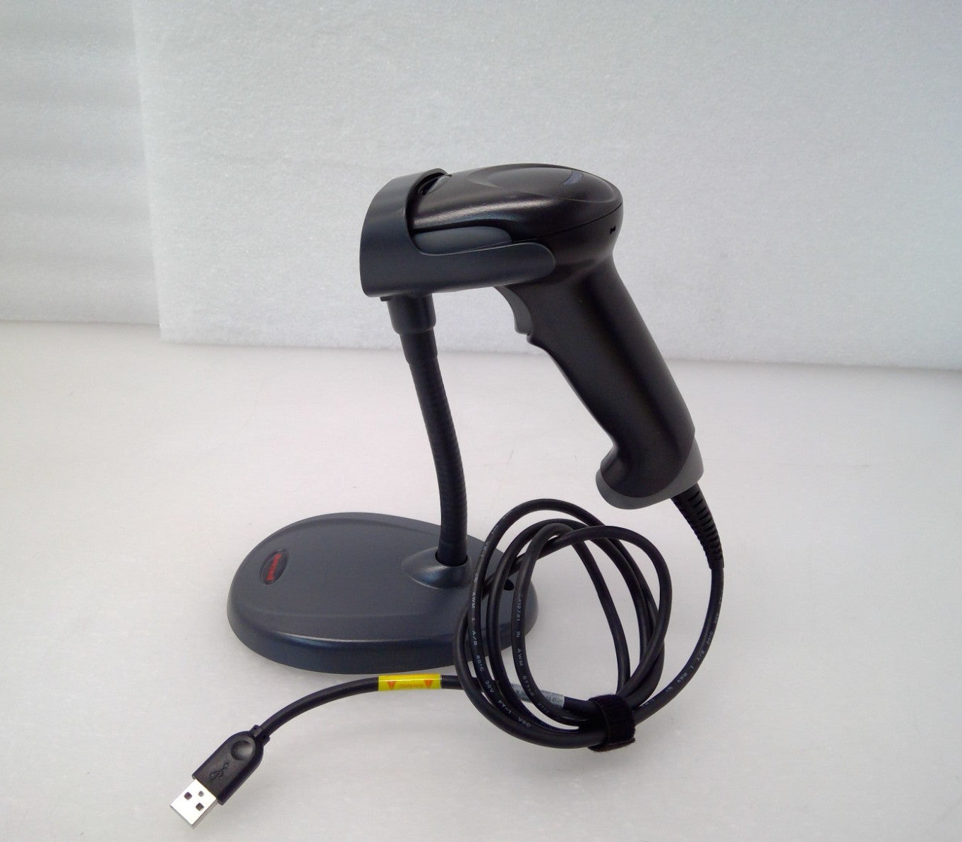 Honeywell 1470g Handheld Barcode Scanner 1470G2D-2-N-INT With base