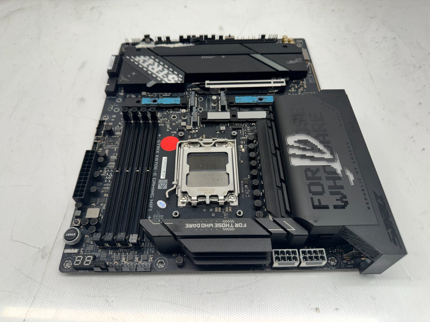 *For Parts* Strix X870E-E GAMING WIFI Socket AM5 DDR5 PCIE 5.0 x 16 Motherboard