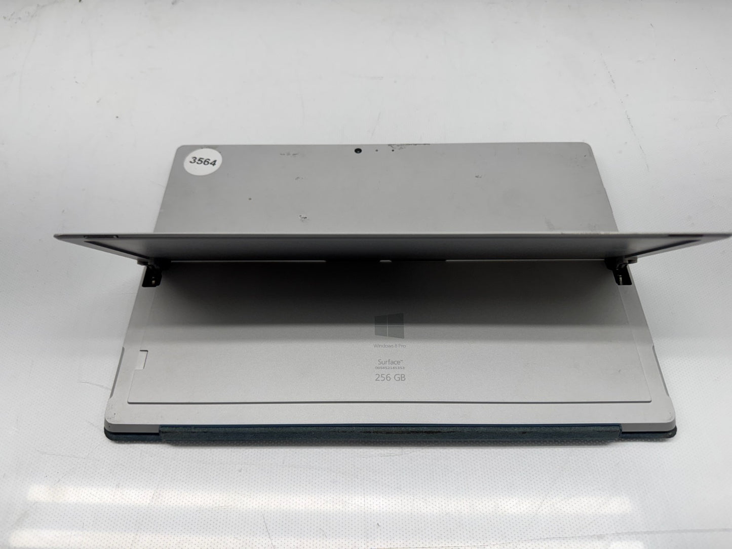 Microsoft Surface Pro 3 1631 WithKeyoard i5-4300U/8G RAM/256GB Win10 *READ*