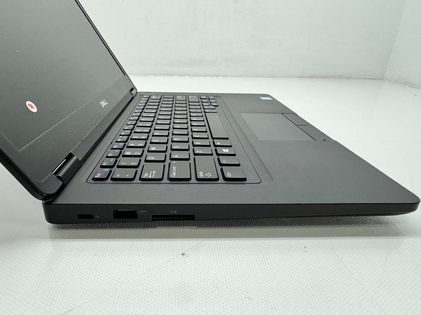 Dell Latitude 5490 14" 1366 x 768 i7-7600U@2.80GHz 16G RAM 256GB SSD Win11 *READ