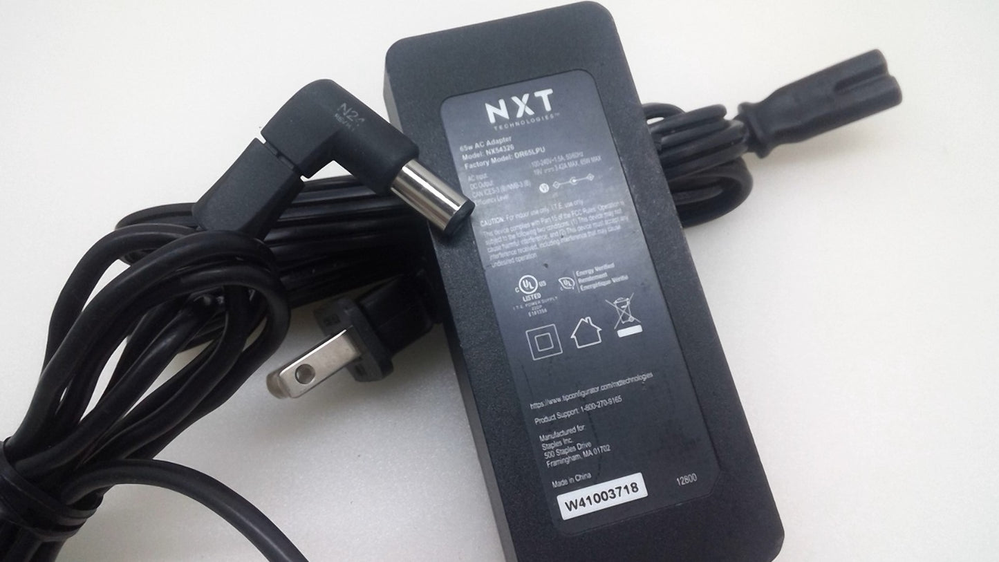 NXT Technologies 65W 19V 3.42A NX54326 Universal Laptop Charger Removable Tip