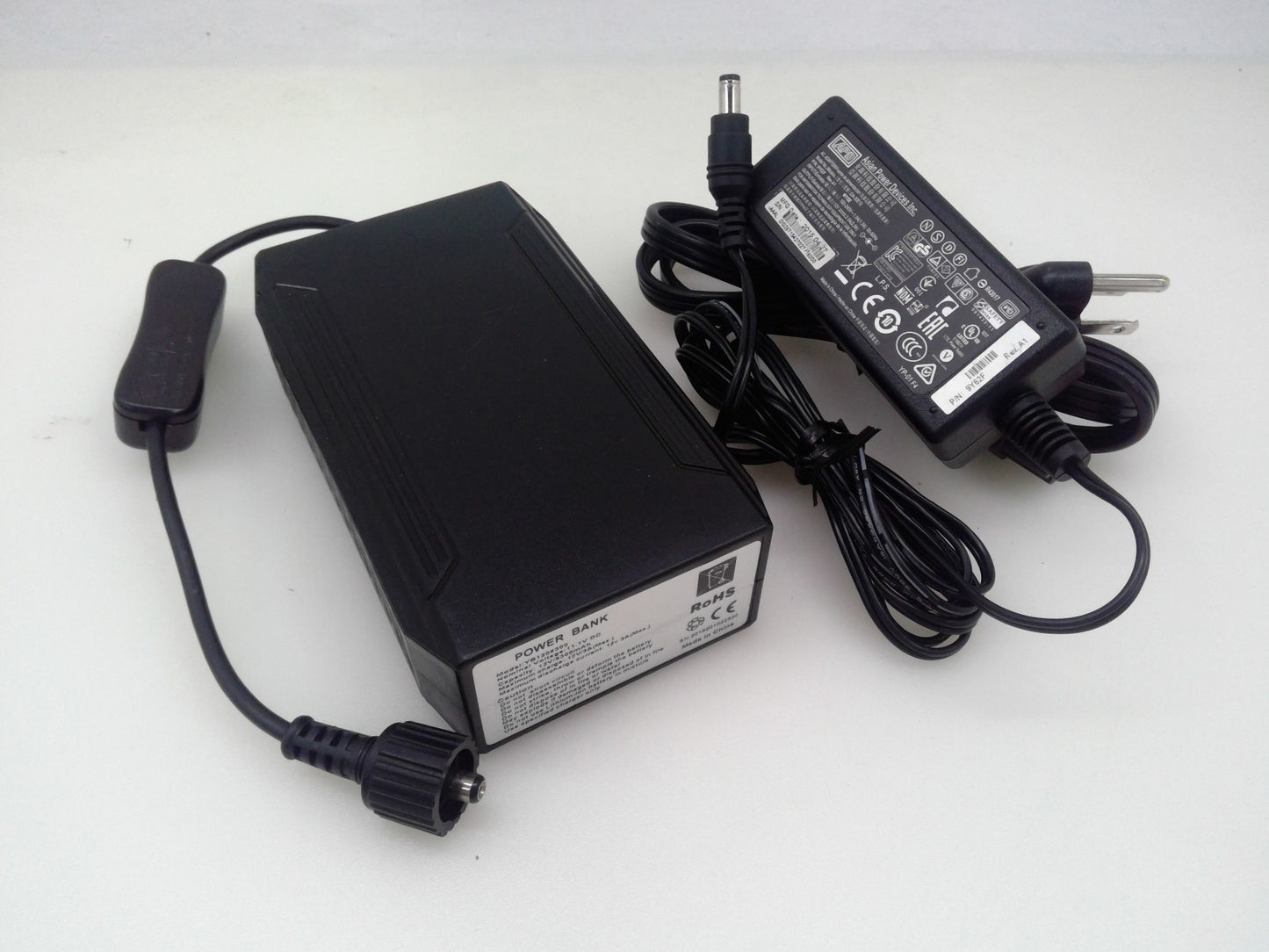 Power Bank 12V Rechargeable Lithium Ion Battery Pack 8300Mah Multi YB-1208300