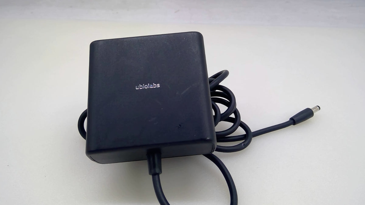 Ubiolabs CHG1088 52.5W AC Adapter 15V 3.5A 4.0x1.35mm Wall Charger