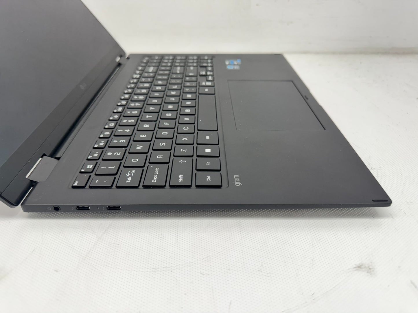 LG Gram 16Z90P i7-1165G7@2.80GHz 16GB RAM 256GB SSD Windows 11 W/AC