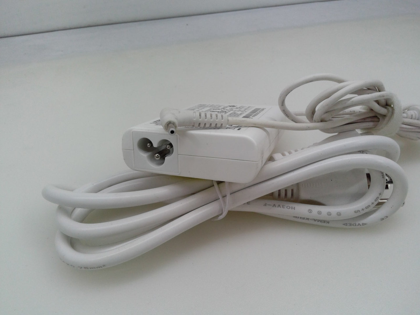 Genuine Acer LiteOn 65W PA-1650-80 AC Power Adapter Charger 19V 3.42A White