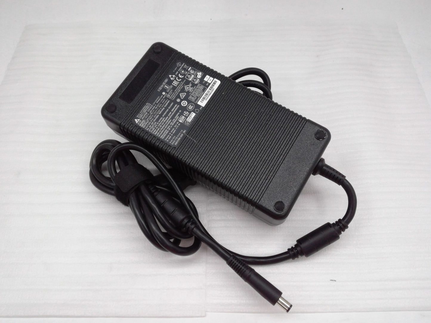 Genuine Delta  330W 19.5V 16.9A AC Adapter 7.4×5.0 mm Center Pin ADP-330AB D