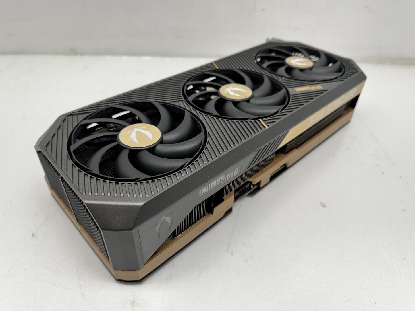ZOTAC Gaming GeForce RTX 5090 SOLID 32GB GDDR7 GPU ZT-B50900J-10P *READ*