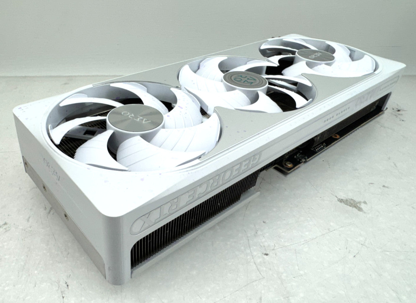 *Read* GeForce RTX™ 5080 AERO OC SFF 16G GDDR7- Not Working #