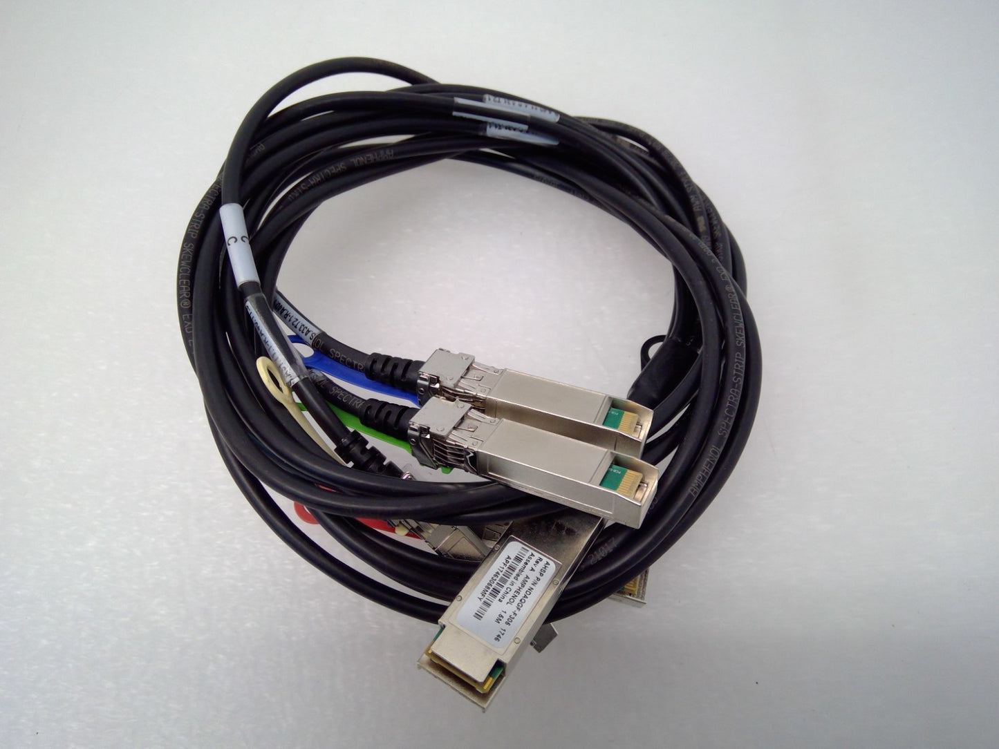 Amphenol 100G QSFP28 to 4x25G SFP28 DAC Splitter Cable 1.5m Black NDAQGF-F305