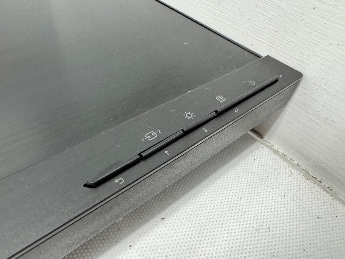 Lenovo T27h-20 2K 27" Monitor, HDMI Displayport USB C , No Stand-Tested *READ*