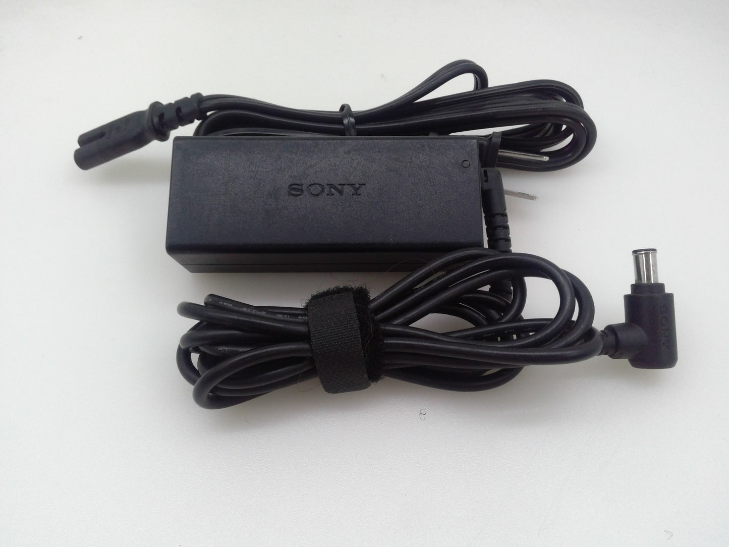 GENUINE SONY Laptop AC Adapter Power Charger VGP-AC19V57 19.5V 2A