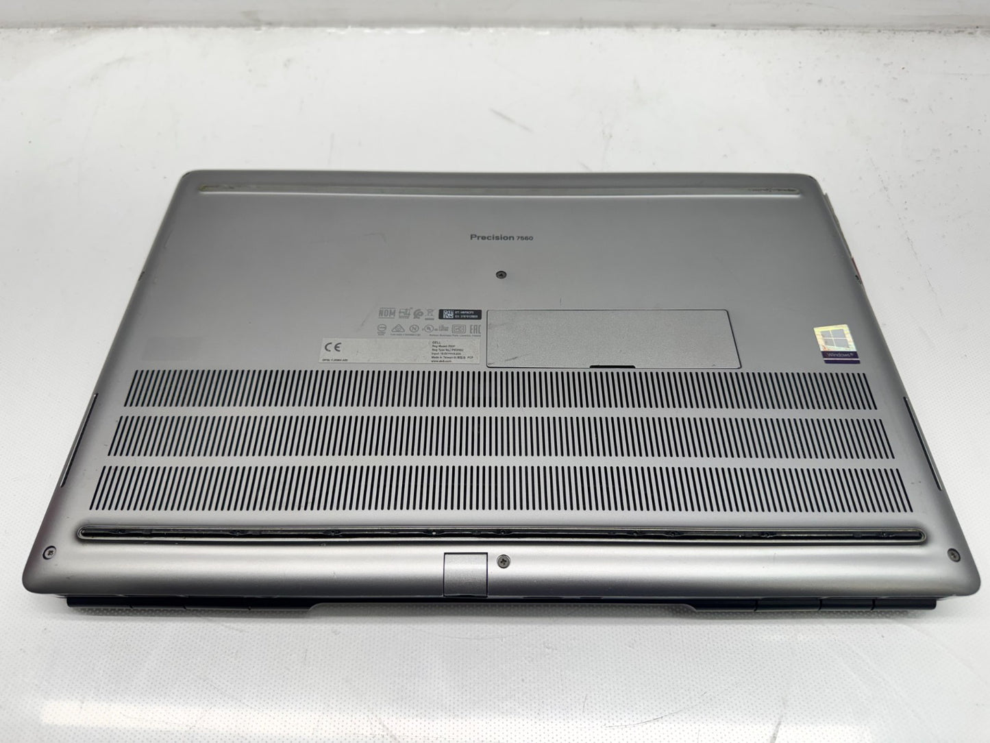 Dell Precision 7560 15.6" Intel i9-11950H@2.6GHz 32GB 1TB RTX A2000 W/AC Win 11