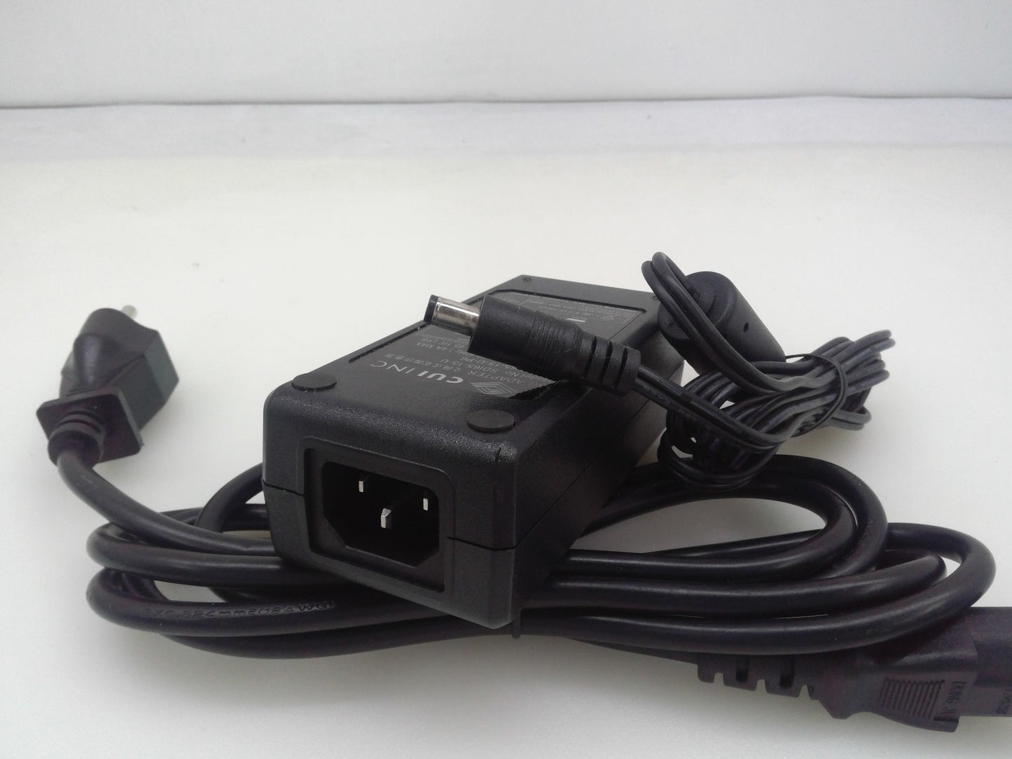 Genuine CUI INC AC/DC DESKTOP ADAPTER 15V 4.34A 65W SDI65-15-U Power Supply
